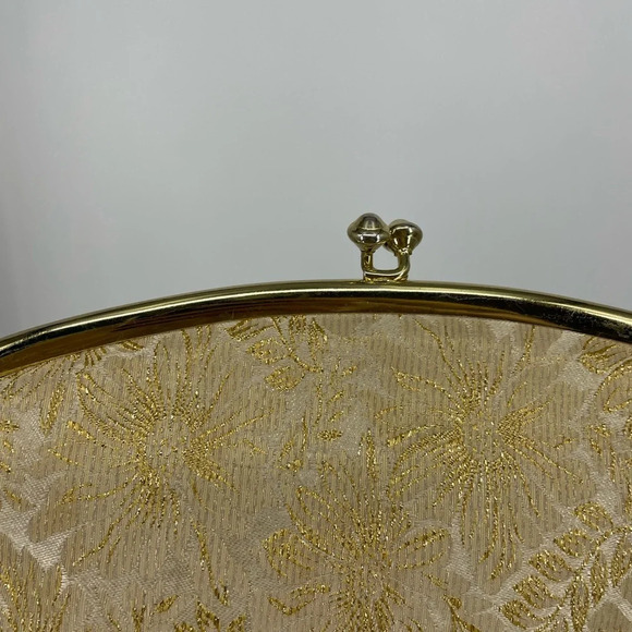 Vintage brocade clasp clutch. Ivory and gold stitching - Picture 3 of 6